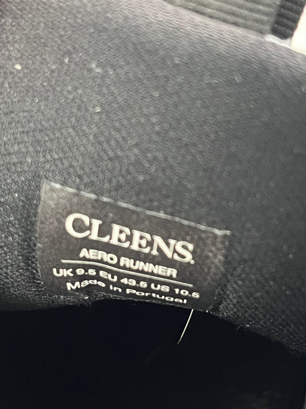 Authentic Cleens Aero Runner Black/White – UK 9.5