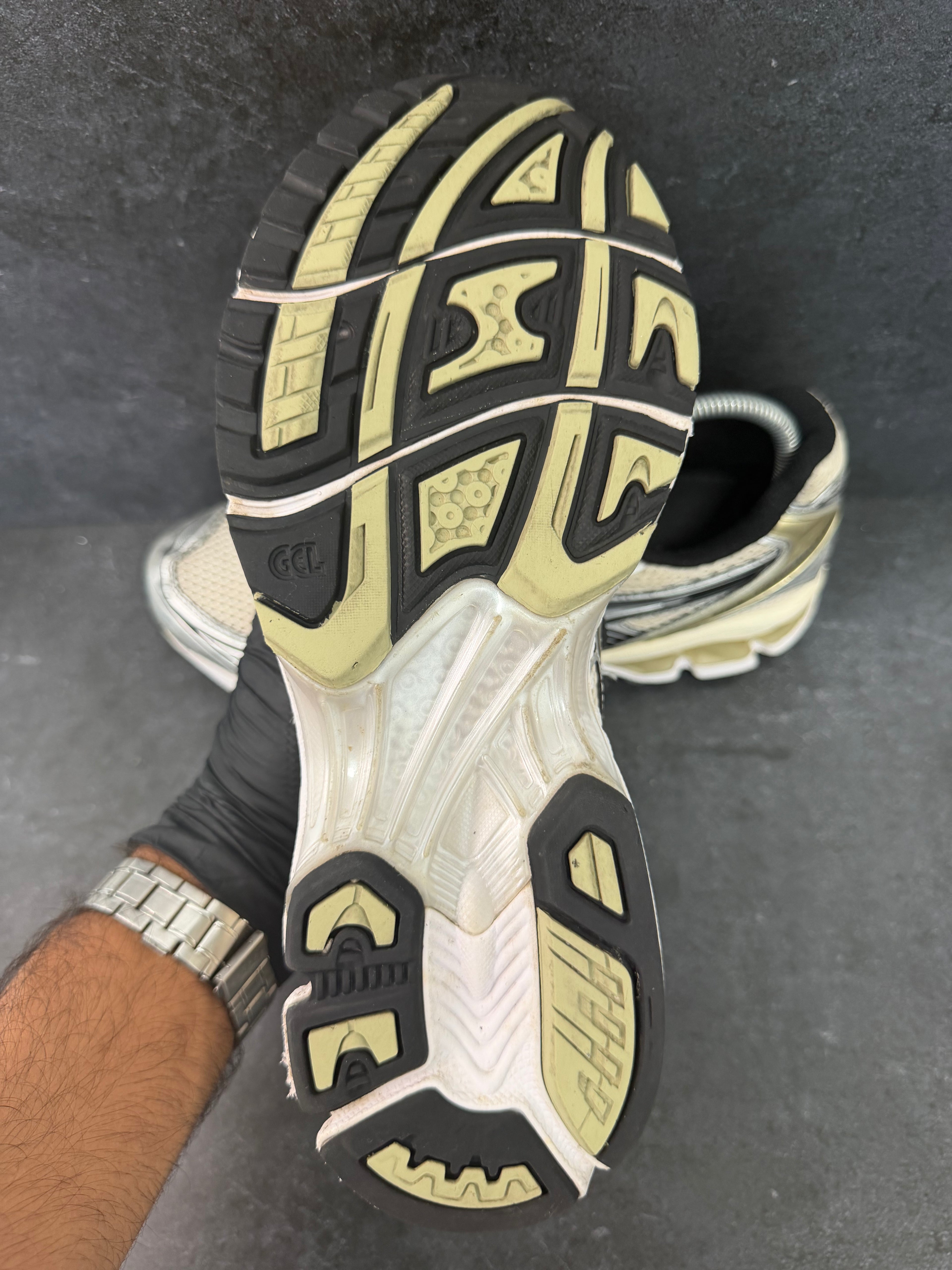 Authentic ASICS Gel-Kayano 14 – UK 8