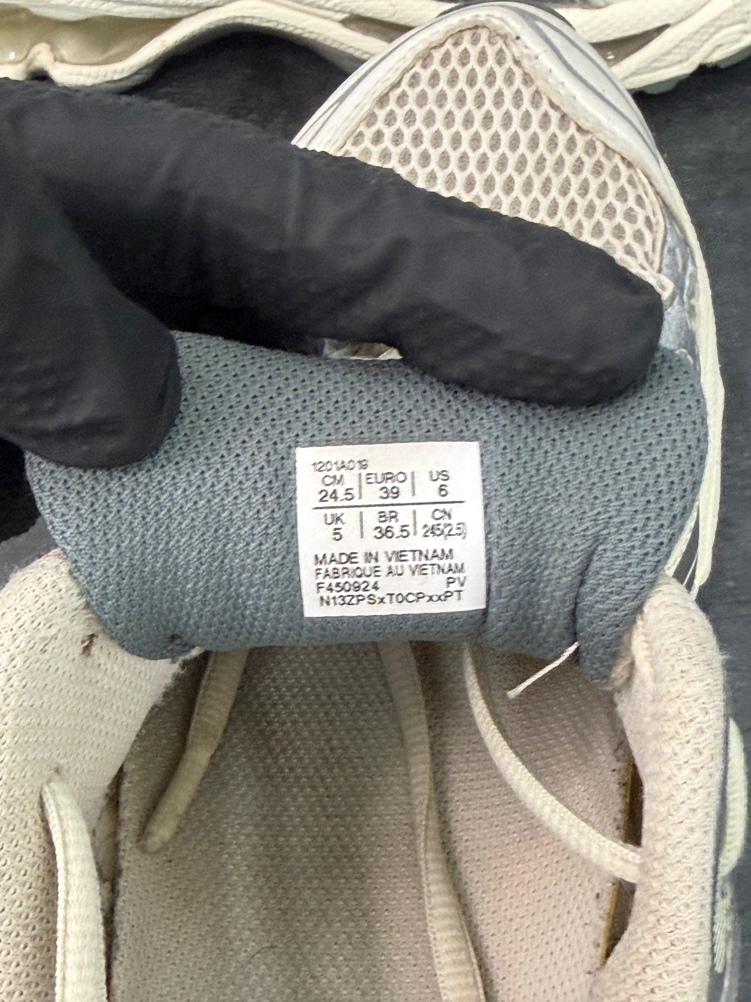 Authentic ASICS Gel-Kayano Teal/White – UK 5