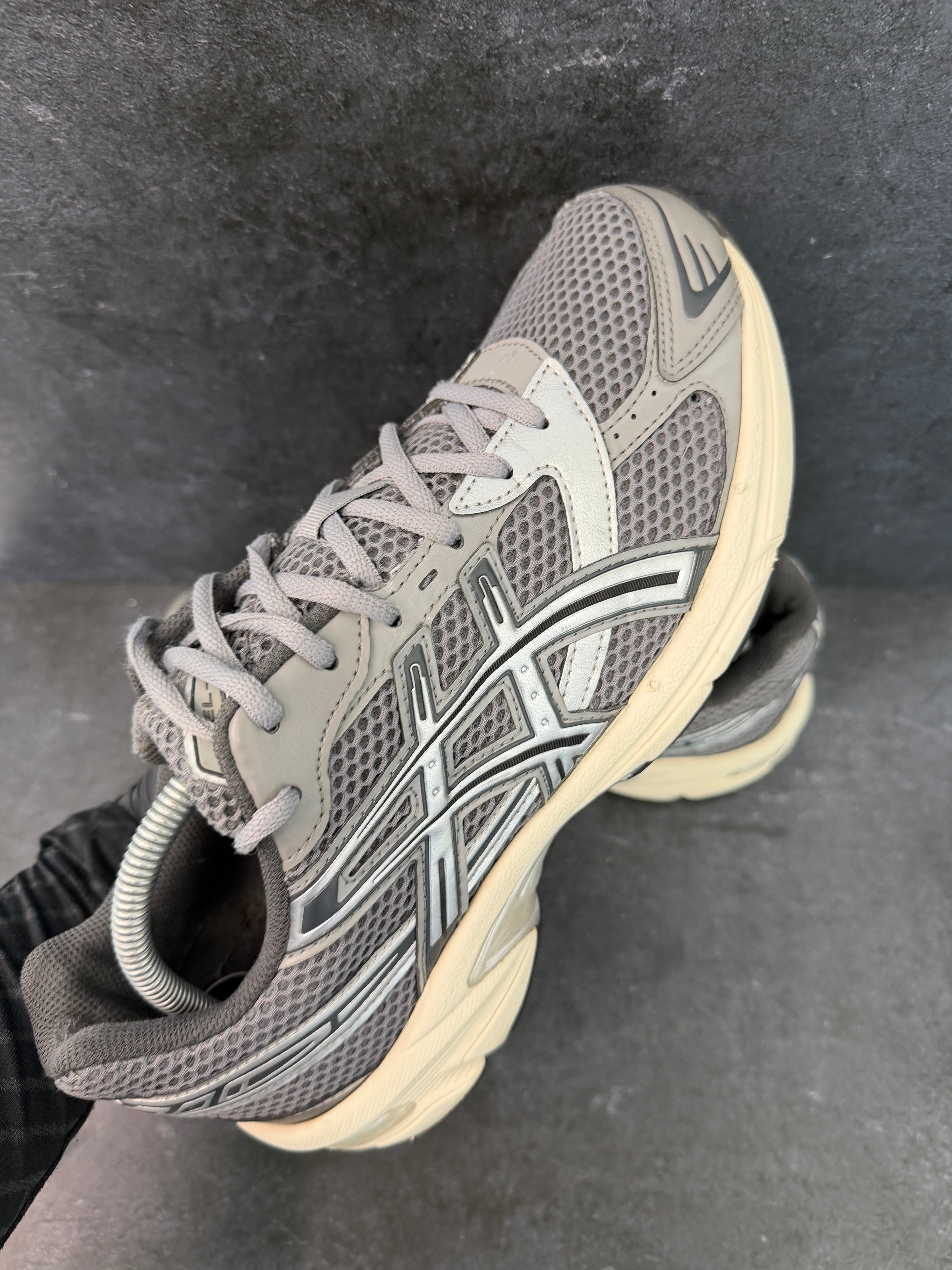 Authentic ASICS 1130 Grey – UK 9