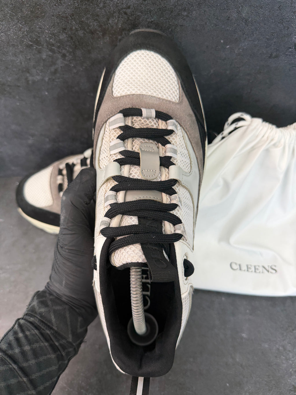 Authentic Cleens Aero Runner Black/White – UK 9.5
