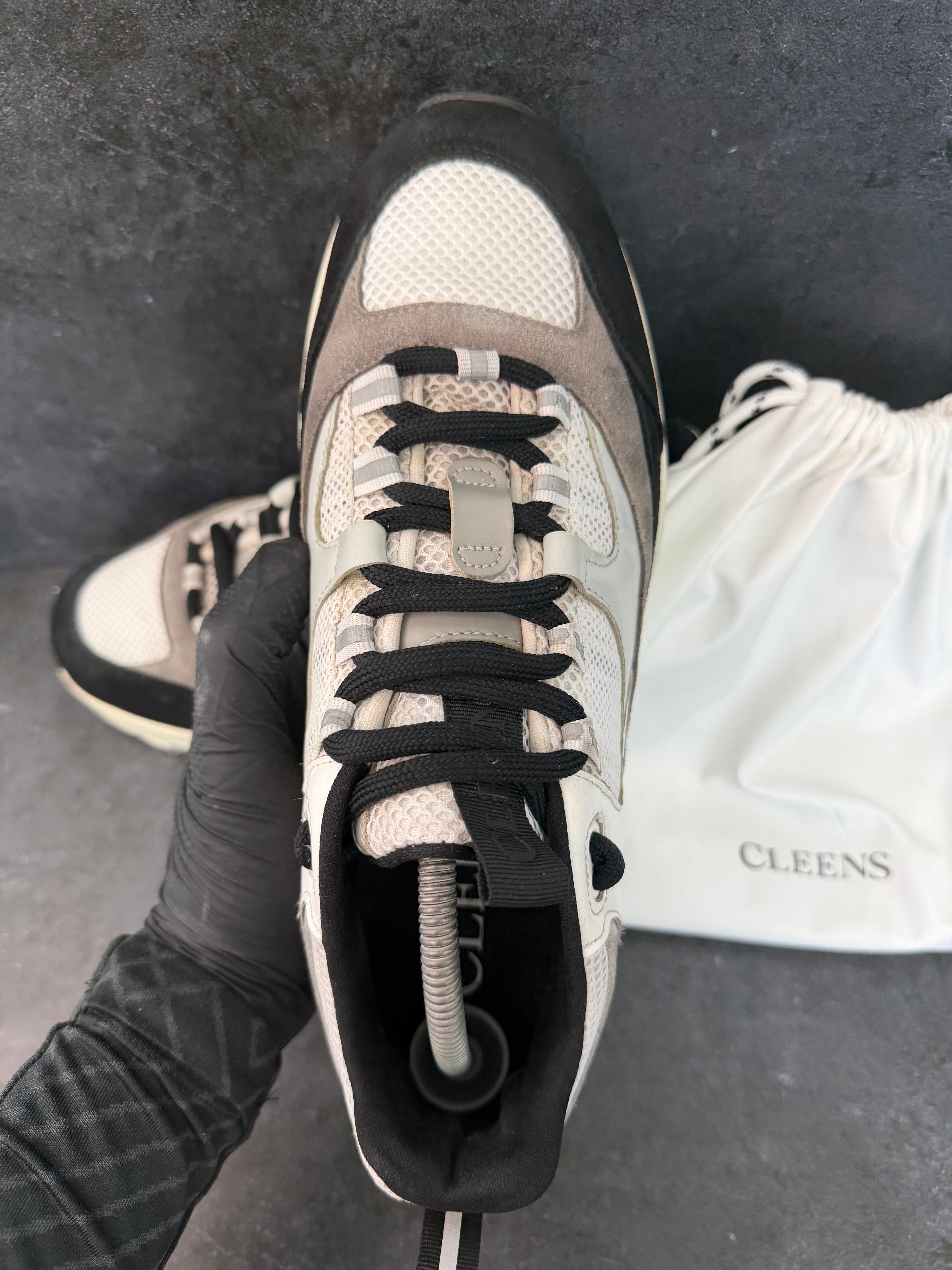 Authentic Cleens Aero Runner Black/White – UK 9.5
