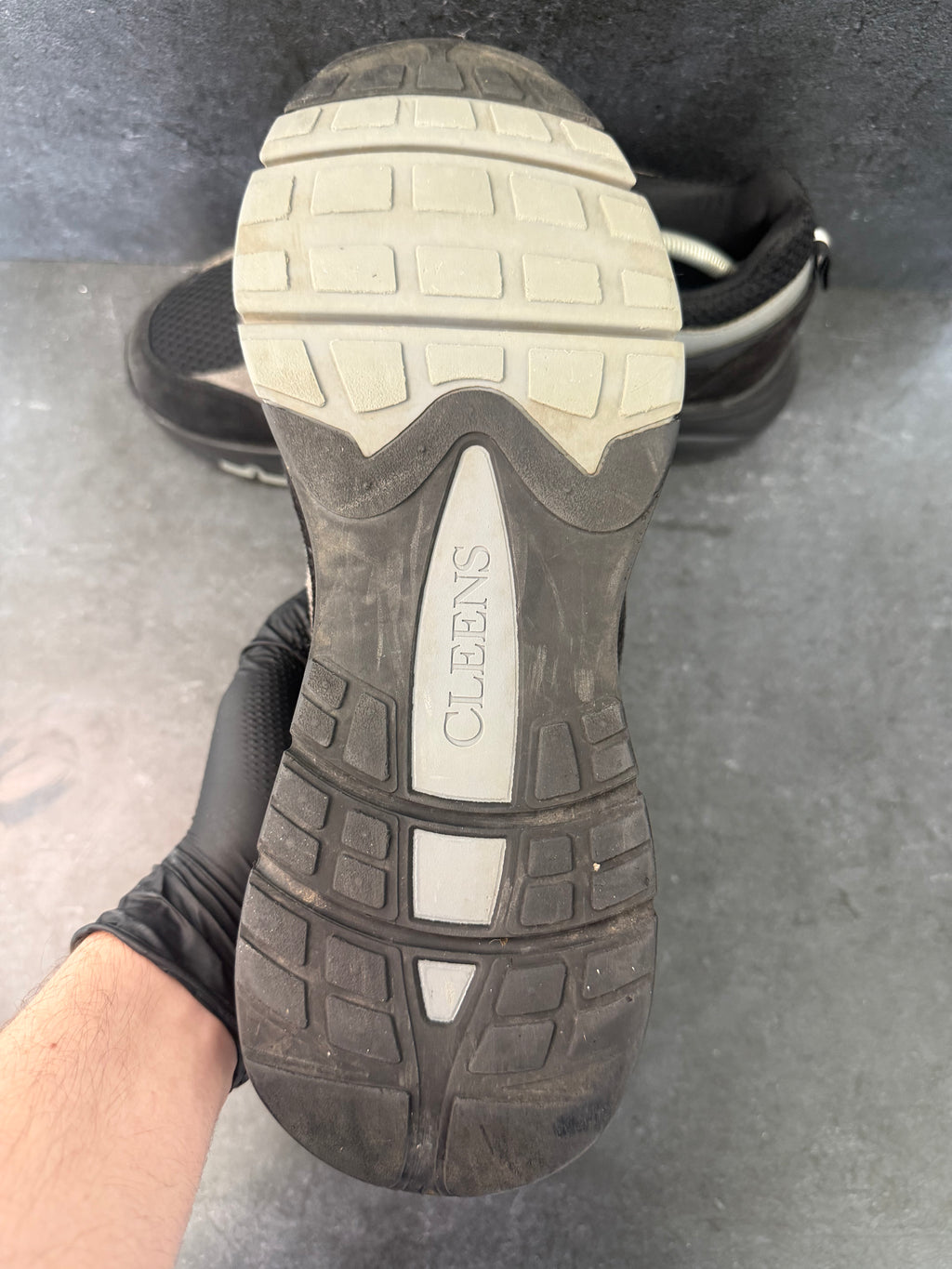 Authentic Cleens Aero Runner Black – UK 10