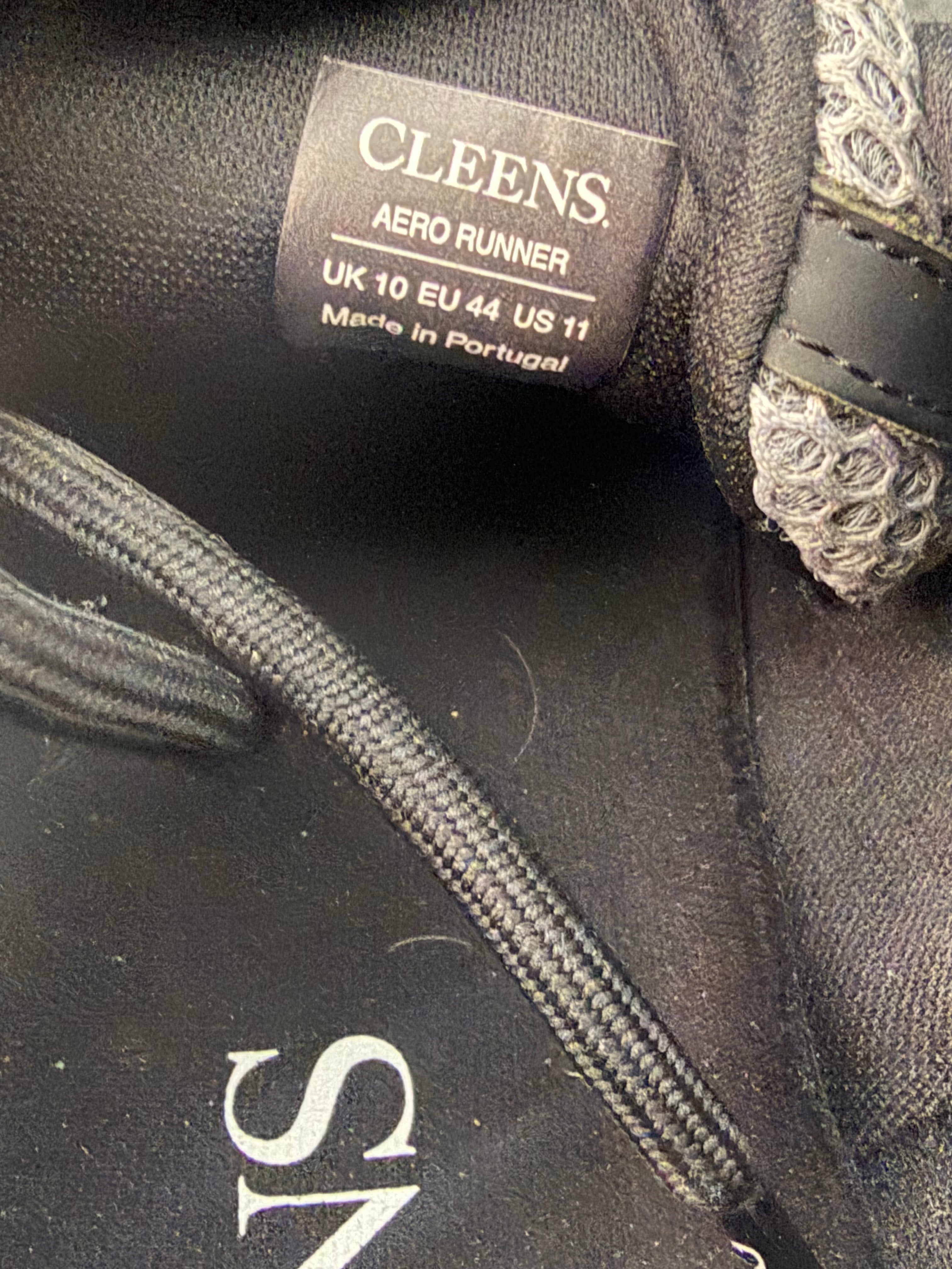 Authentic Cleens Aero Runner Black – UK 10