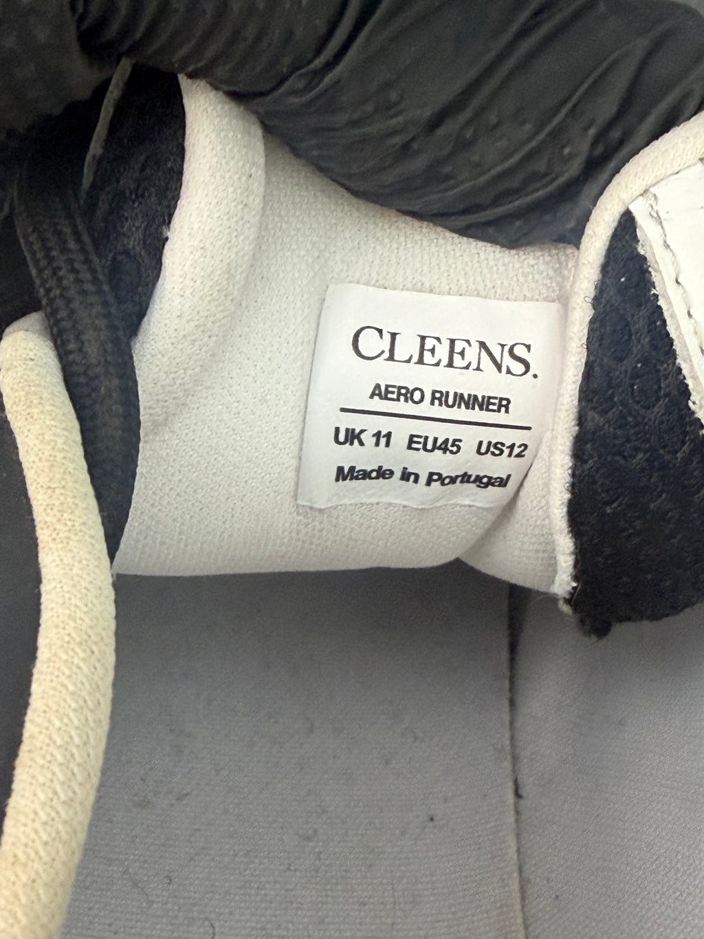 Authentic Cleens Aero Runner Black/White – UK 11