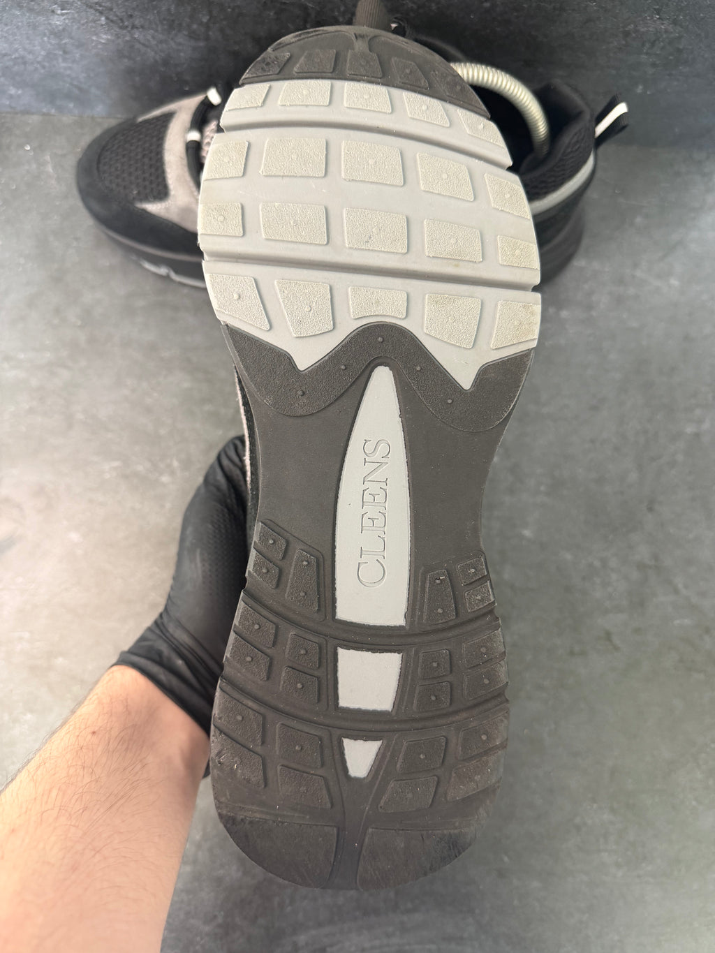 Authentic Cleens Aero Runner Black – UK 8
