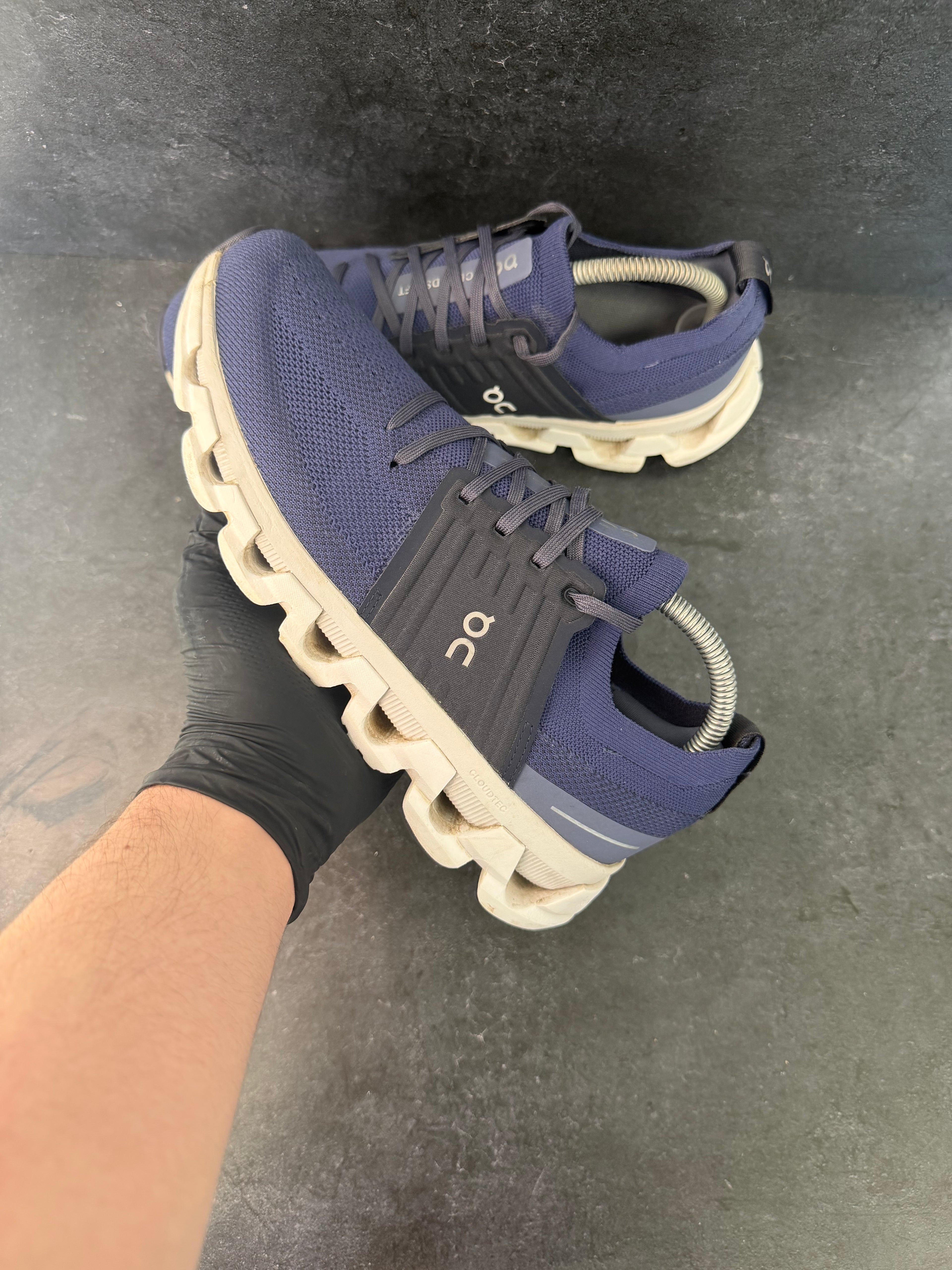 Authentic On Cloud Navy Runner – UK 7.5