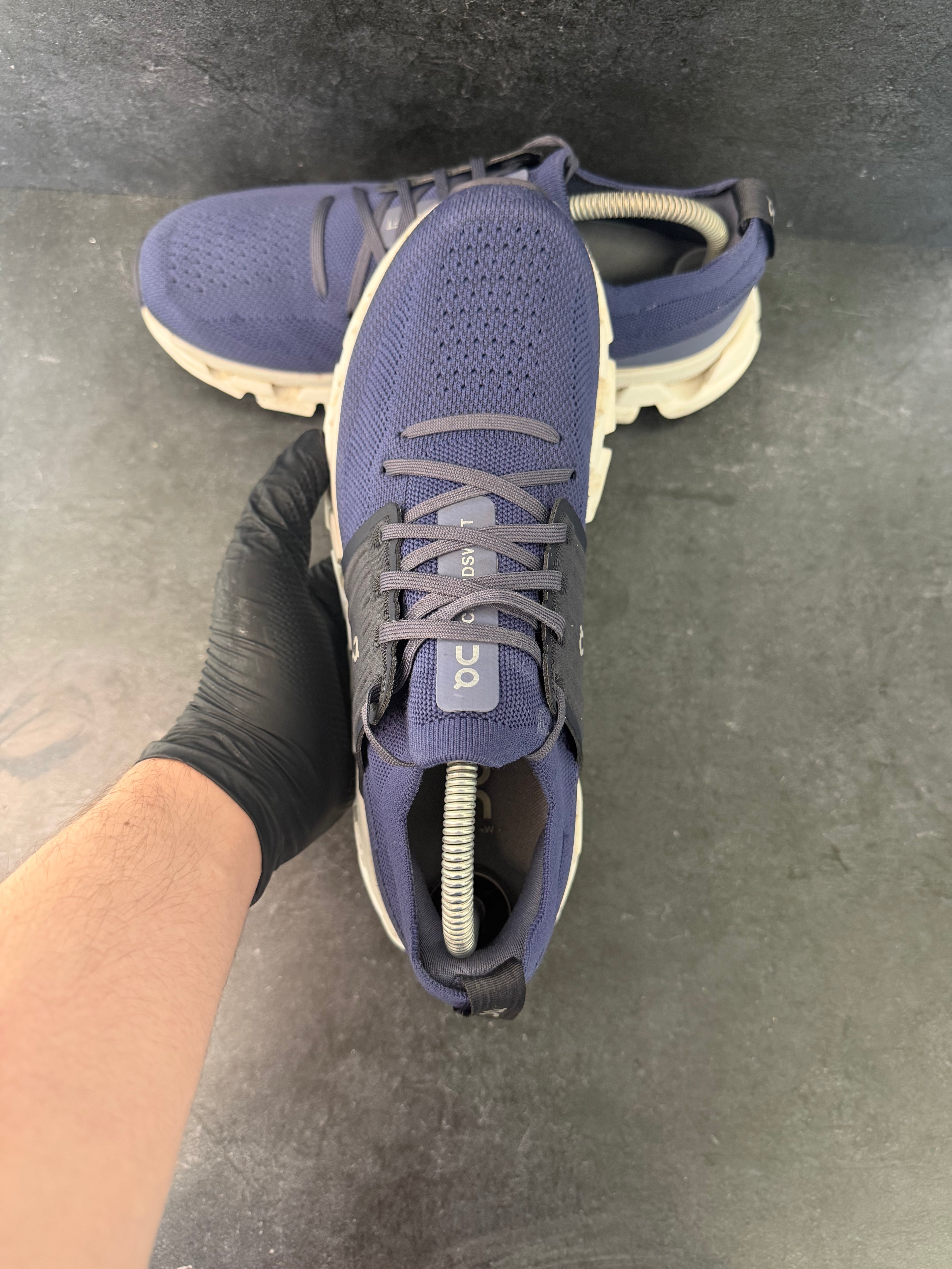 Authentic On Cloud Navy Runner – UK 7.5