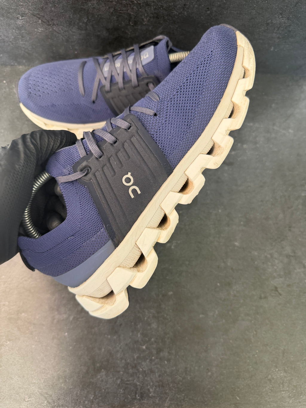 Authentic On Cloud Navy Runner – UK 7.5
