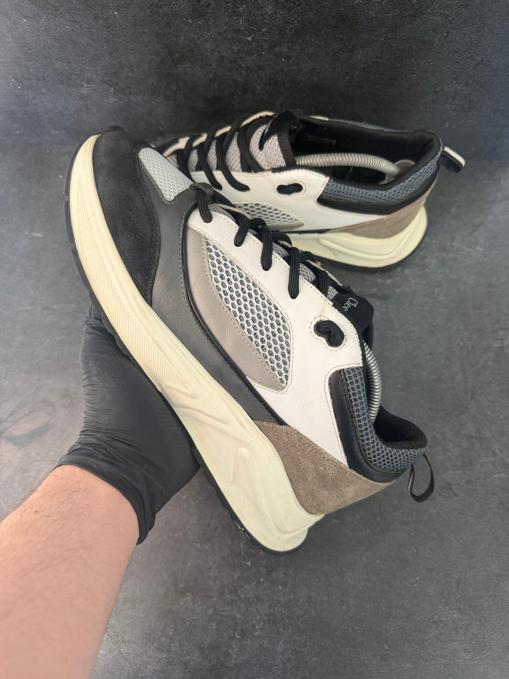 Authentic Cleens Runner Black/White – UK 11
