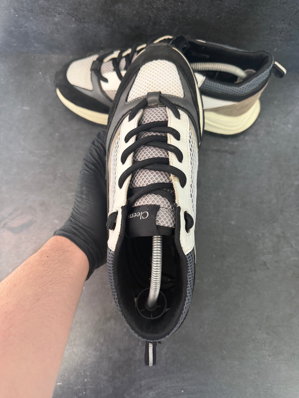 Authentic Cleens Runner Black/White – UK 11