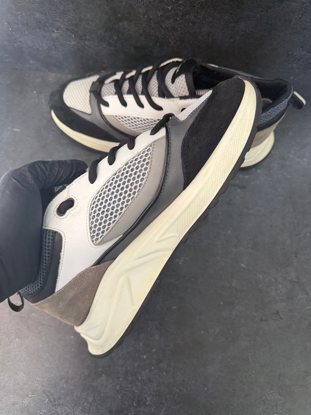 Authentic Cleens Runner Black/White – UK 11