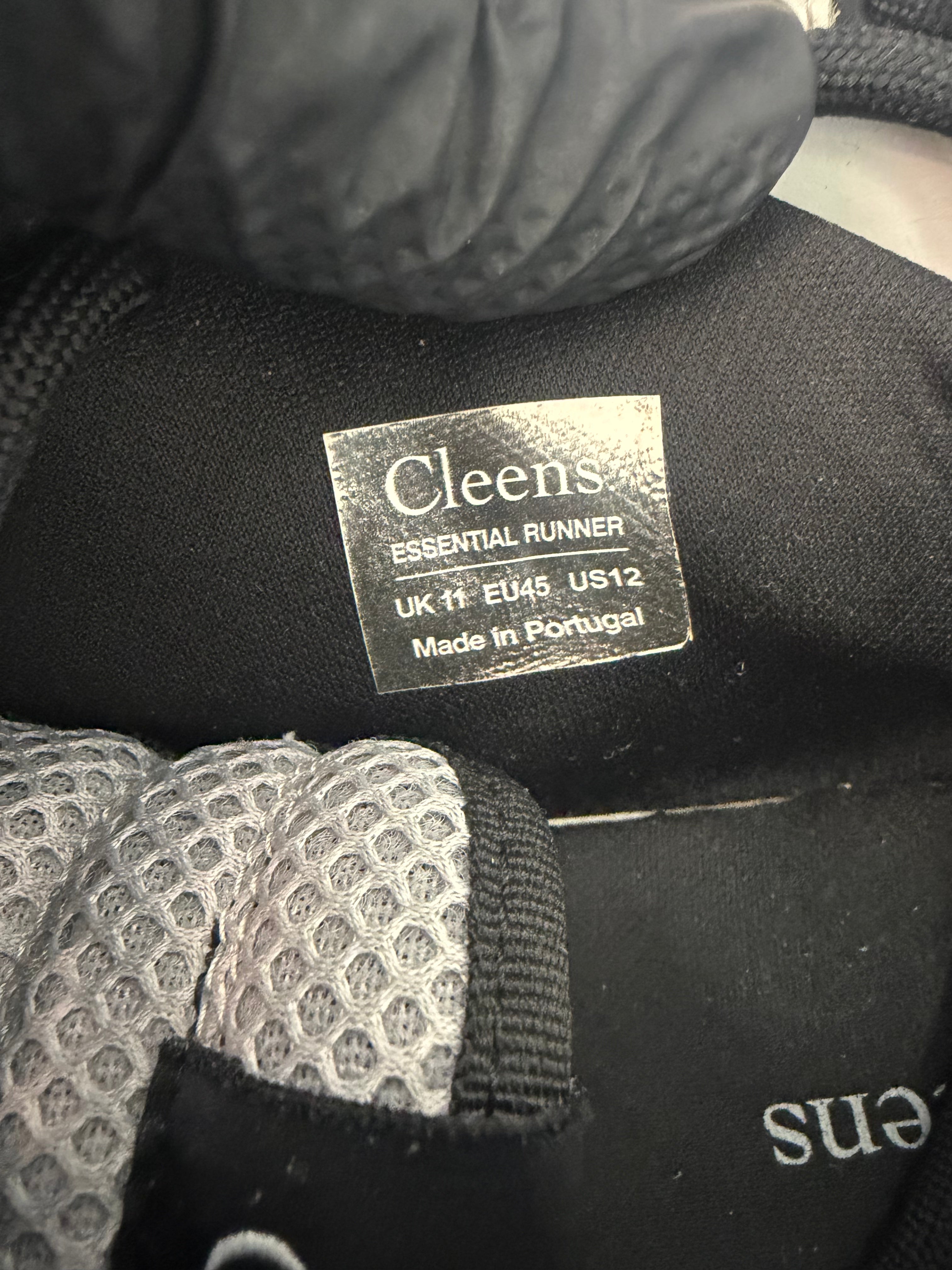 Authentic Cleens Runner Black/White – UK 11