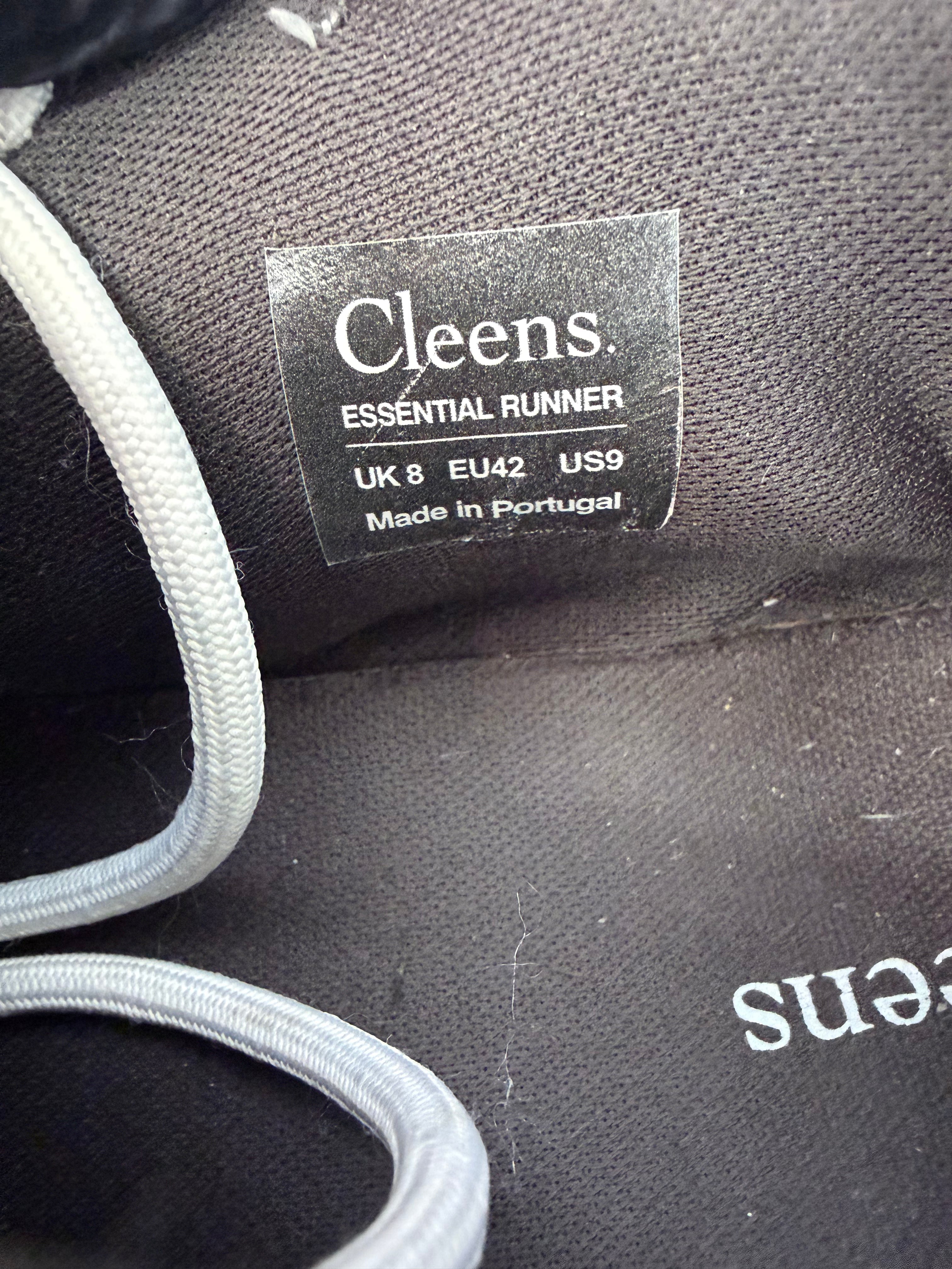 Authentic Cleens Runner Black/White – UK 8