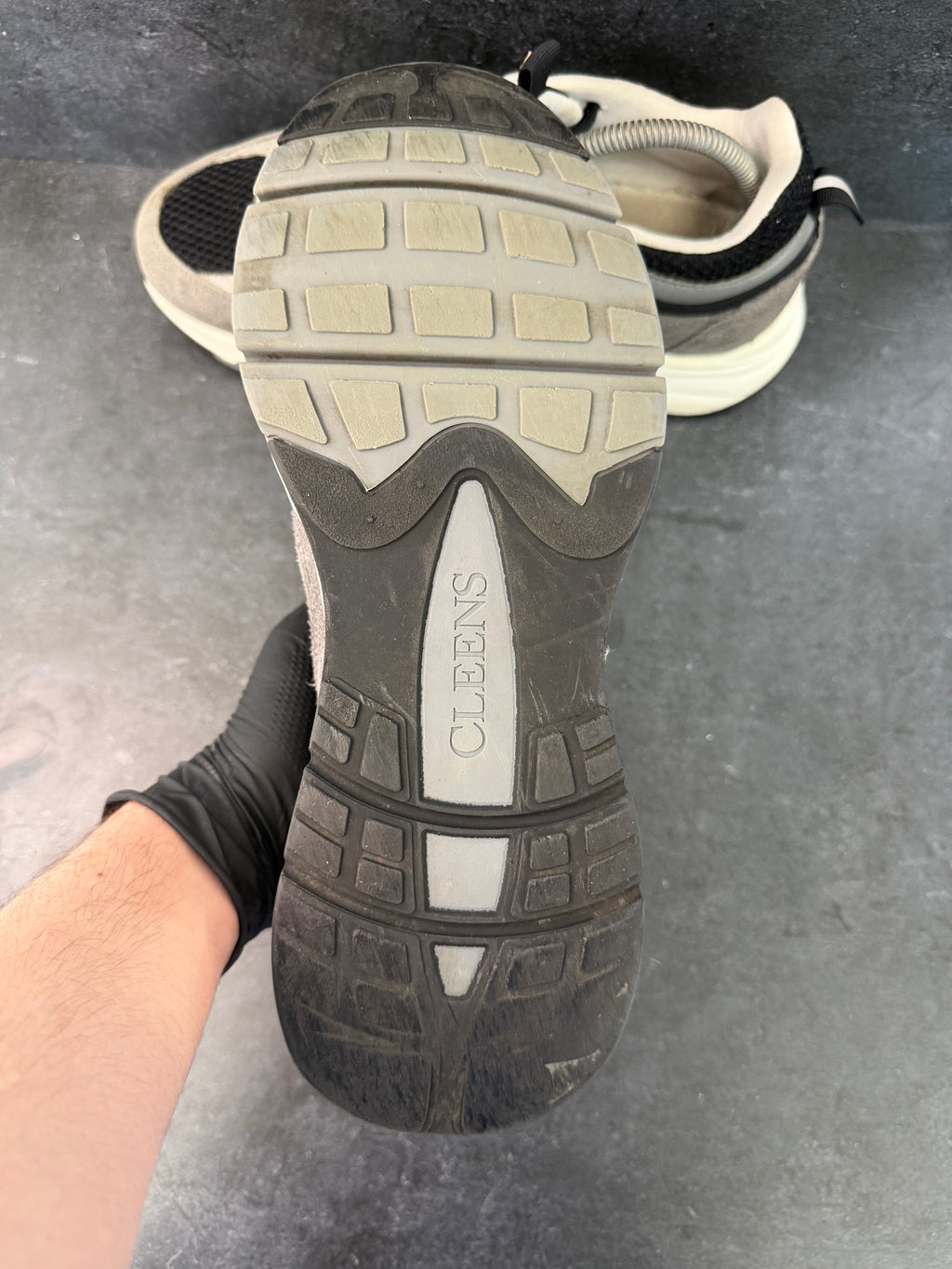 Authentic Cleens Aero Runner Grey/Black – UK 8