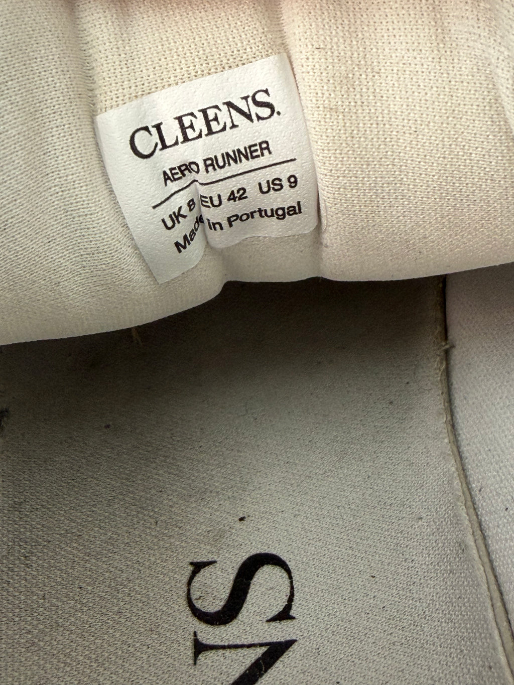 Authentic Cleens Aero Runner Grey/Black – UK 8