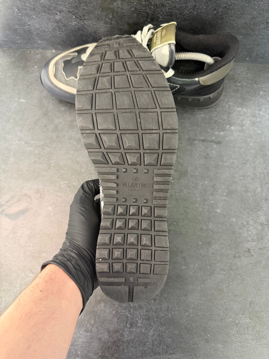 Authentic Valentino Rockrunner Grey/Black – EU 42