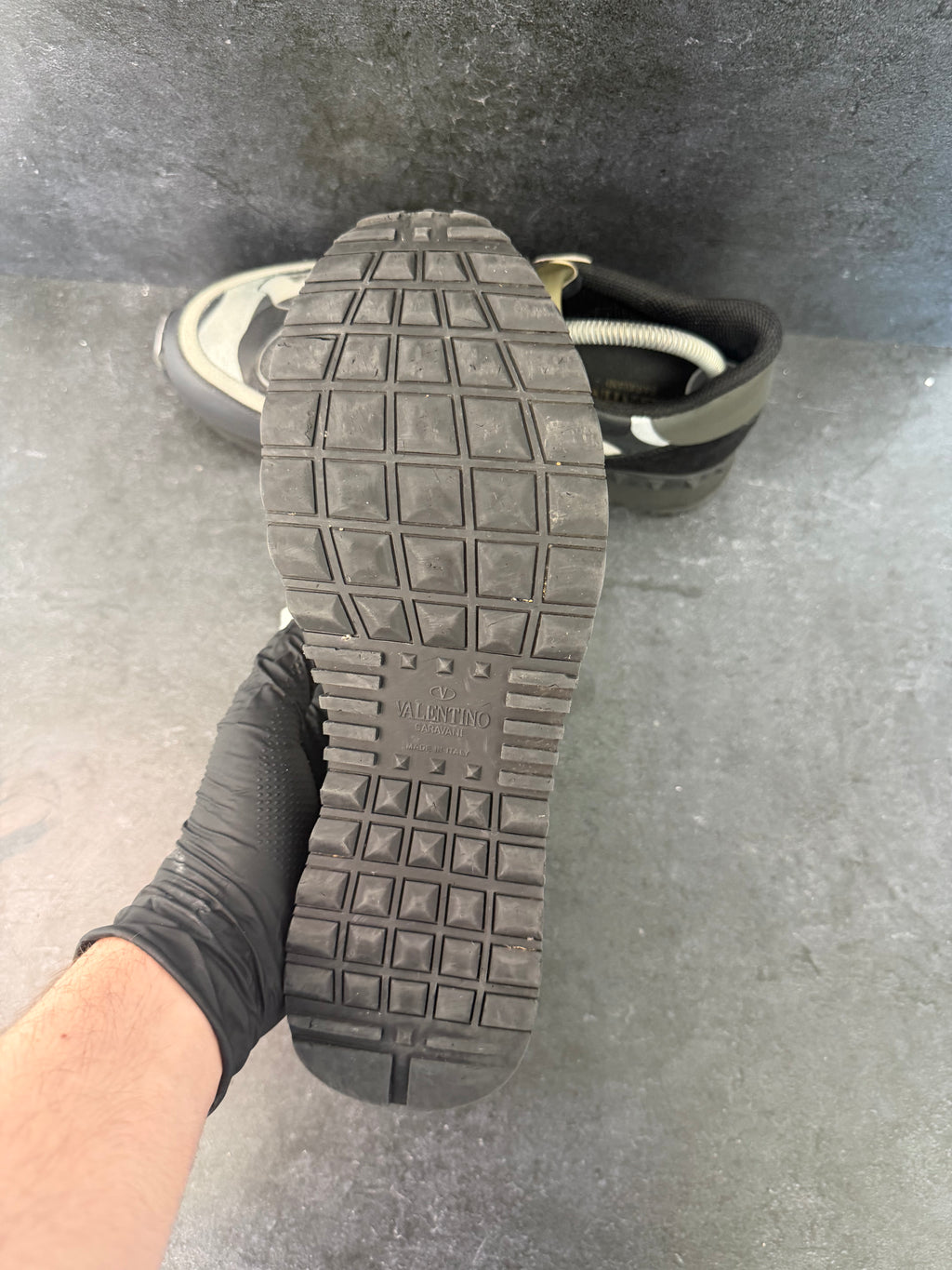Authentic Valentino Rockrunner Grey/Black – EU 41.5